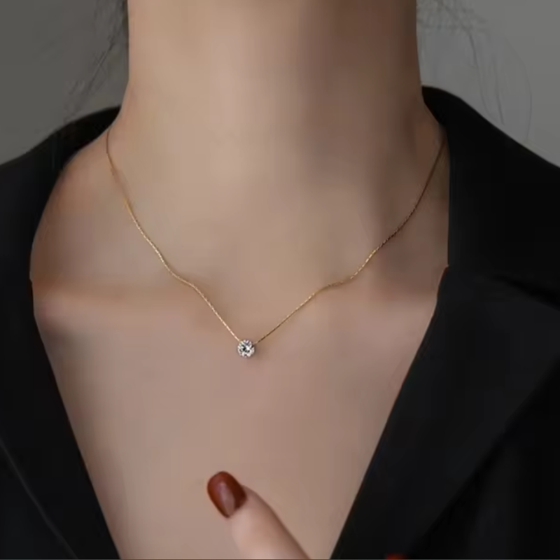 COLLIER PENDENTIF EN ZIRCON A SIX GRIFFES